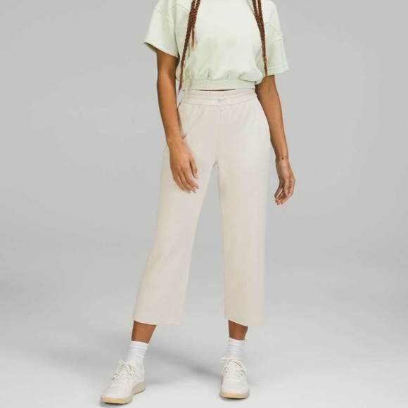 Lululemon Softstreme High-Rise Straight Leg Crop
White Opal size 18 - Picture 3 of 10